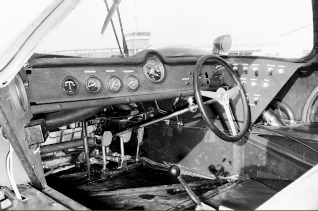 Prince R380 Cockpit Viaretro