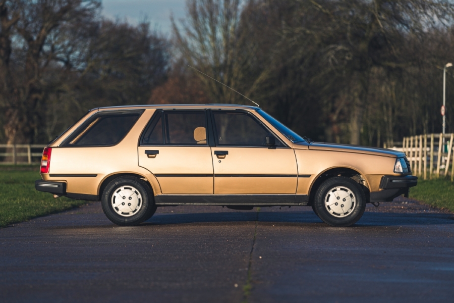 Prime Find of the Week: A Rare Yet Very Ordinary Renault | ViaRETRO